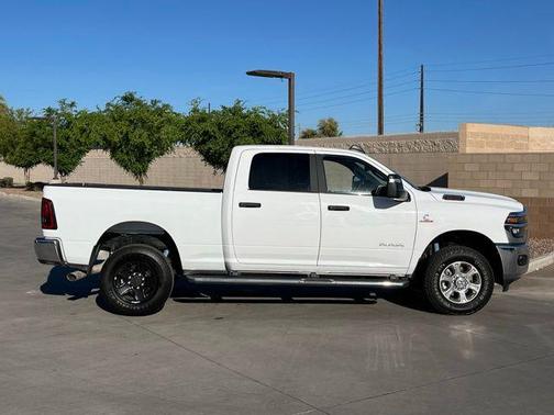 Bright White Clearcoat 2025 RAM 2500 Big Horn Crew Cab 4x4 6'4' Box
