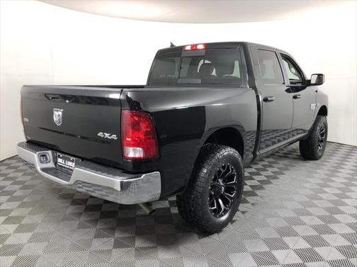 Diamond Black Crystal Pearlcoat 2019 RAM 1500 SLT