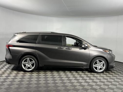 2021 Toyota Sienna Platinum 7 Passenger