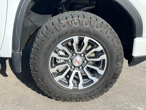 Summit White 2023 GMC Sierra 1500 AT4