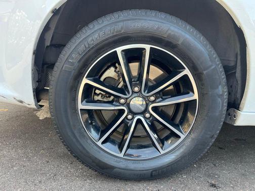 White Knuckle Clearcoat 2018 Dodge Grand Caravan SE