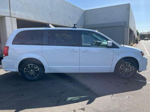 White Knuckle Clearcoat 2018 Dodge Grand Caravan SE