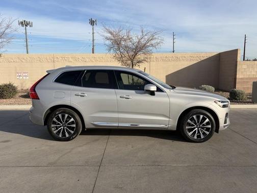 2023 Volvo XC60 B5 Plus Bright Theme
