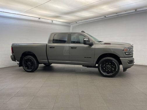 2026 RAM 2500 Big Horn Crew Cab 4x2 6'4' Box