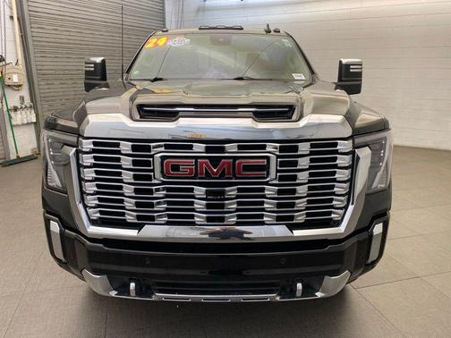 Onyx Black 2024 GMC Sierra 2500 Denali