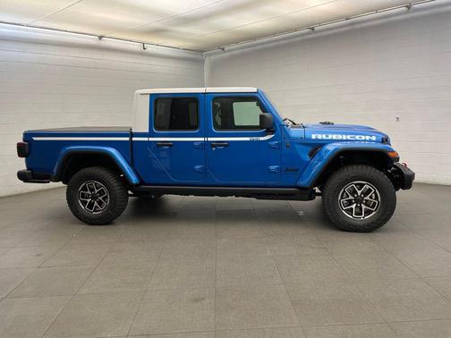 Hydro Blue Pearlcoat 2026 Jeep Gladiator Rubicon
