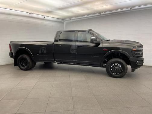 2025 RAM 3500 Limited Crew Cab 4x4 8' Box