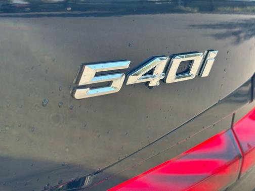 2022 BMW 540 i