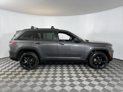 2022 Jeep Grand Cherokee Altitude