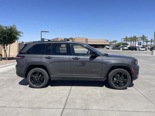 2022 Jeep Grand Cherokee Altitude