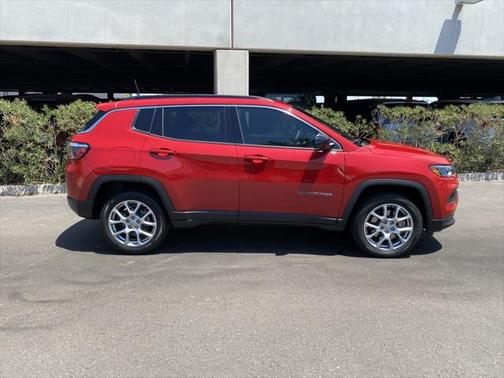 2023 Jeep Compass Latitude Lux