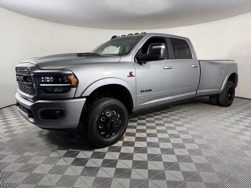 Billet Silver Metallic Clearcoat 2024 RAM 3500 Limited Crew Cab 4x4 8' Box