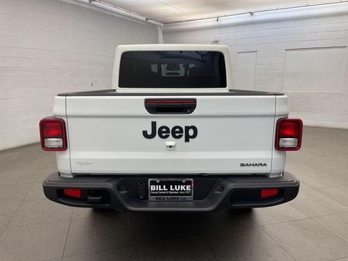 2026 Jeep Gladiator Sahara 4x4
