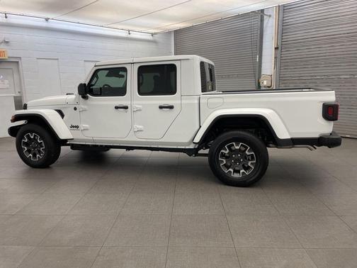 2026 Jeep Gladiator Sahara 4x4