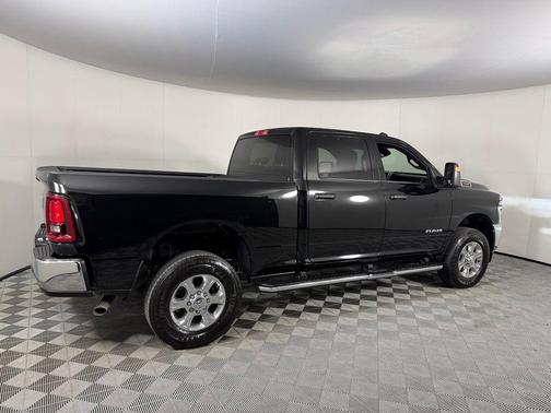 Diamond Black 2026 RAM 2500 Big Horn Crew Cab 4x4 6'4' Box