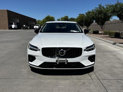 2024 Volvo S60 B5 Core Dark Theme