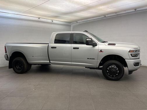 Silver Zynith 2026 RAM 3500 Big Horn Crew Cab 4x4 8' Box