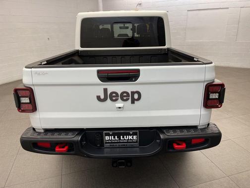 Bright White Clearcoat 2023 Jeep Gladiator Rubicon