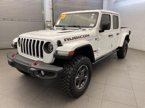 Bright White Clearcoat 2023 Jeep Gladiator Rubicon