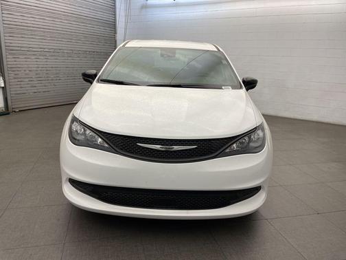 Bright White Clearcoat 2026 Chrysler Voyager LX