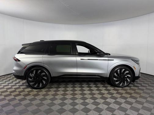 2024 Lincoln Nautilus Reserve