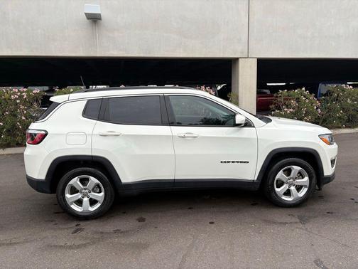 White Clearcoat 2019 Jeep Compass Latitude