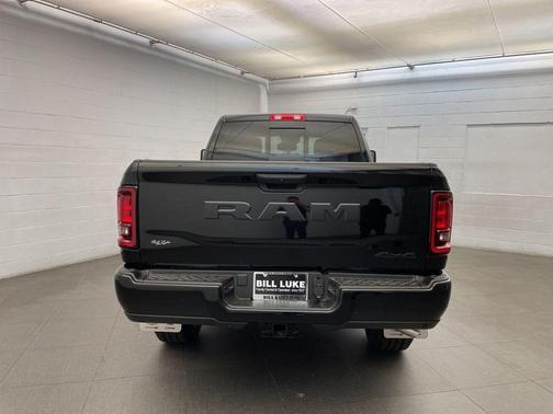 Diamond Black Crystal Pearlcoat 2026 RAM 2500 Black Express Crew Cab 4x4 6'4' Box