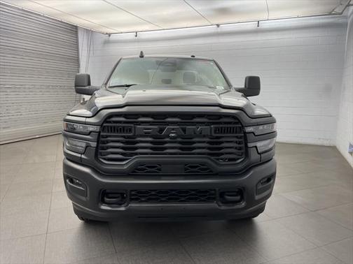 2025 RAM 2500 Tradesman Crew Cab 4x4 6'4' Box
