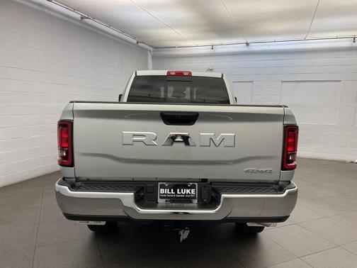 2025 RAM 2500 Tradesman Crew Cab 4x4 6'4' Box