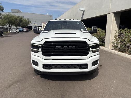 2024 RAM 3500 Laramie Crew Cab 4x4 8' Box