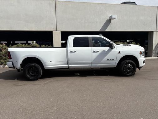 2024 RAM 3500 Laramie Crew Cab 4x4 8' Box