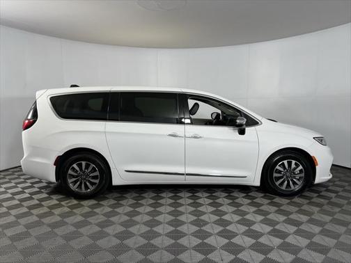 2023 Chrysler Pacifica Hybrid Limited