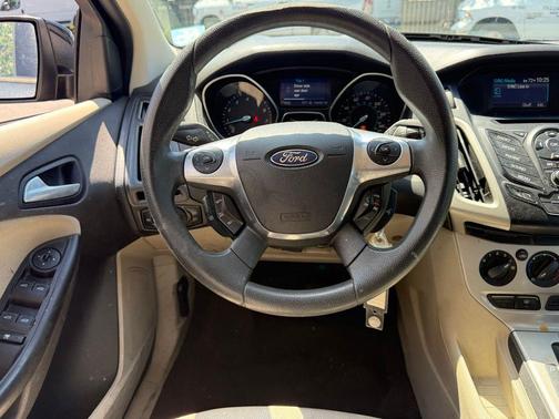 Tuxedo Black Metallic 2013 Ford Focus SE