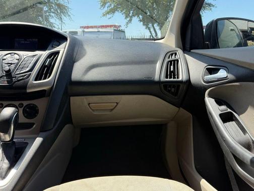 Tuxedo Black Metallic 2013 Ford Focus SE