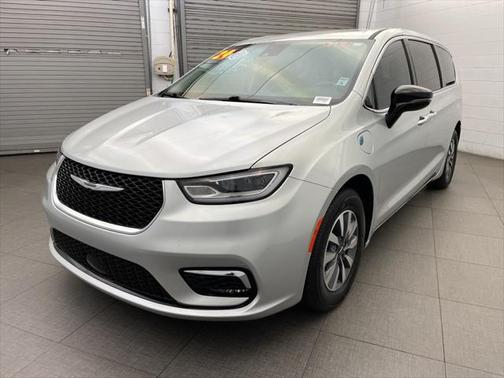 2024 Chrysler Pacifica Hybrid Select