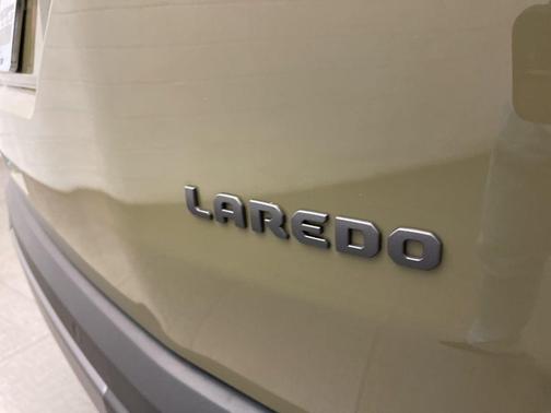 '41 2026 Jeep Cherokee Laredo 4x4