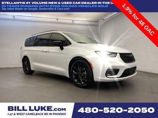 Bright White Clearcoat 2026 Chrysler Pacifica L