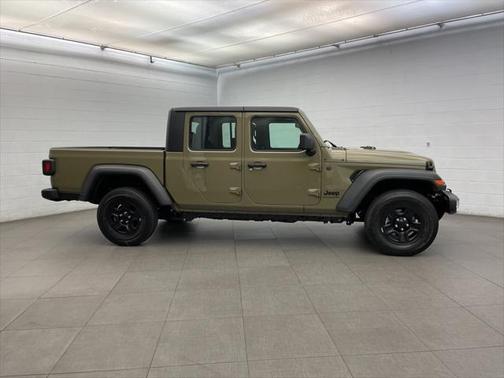 2025 Jeep Gladiator Sport