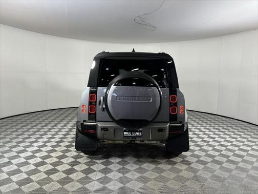 2024 Land Rover Defender 110 P400 X-Dynamic SE
