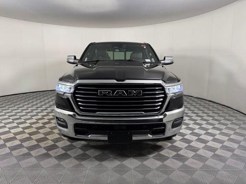 Diamond Black Crystal Pearlcoat 2025 RAM 1500 Laramie