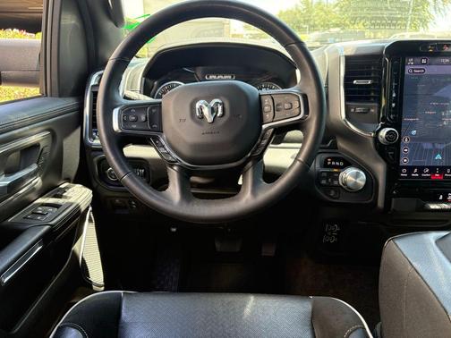 Diamond Black Crystal Pearlcoat 2025 RAM 1500 Laramie