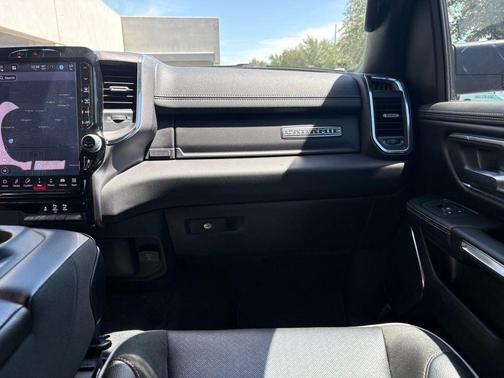 Diamond Black Crystal Pearlcoat 2025 RAM 1500 Laramie