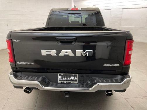 Diamond Black Crystal Pearlcoat 2025 RAM 1500 Laramie