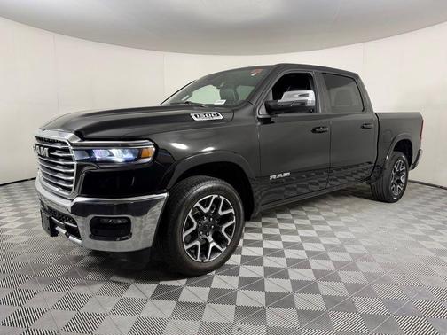 Diamond Black Crystal Pearlcoat 2025 RAM 1500 Laramie