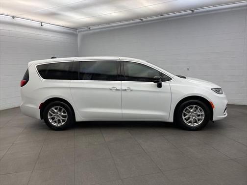 2025 Chrysler Pacifica L