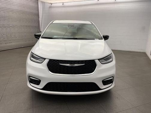 2025 Chrysler Pacifica L