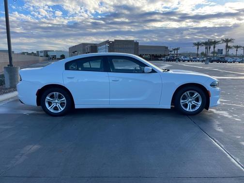 Photo 4 of 44 of 2021 Dodge Charger SXT