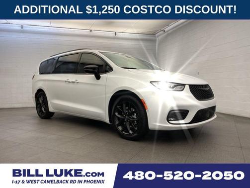 Bright White Clearcoat 2026 Chrysler Pacifica L