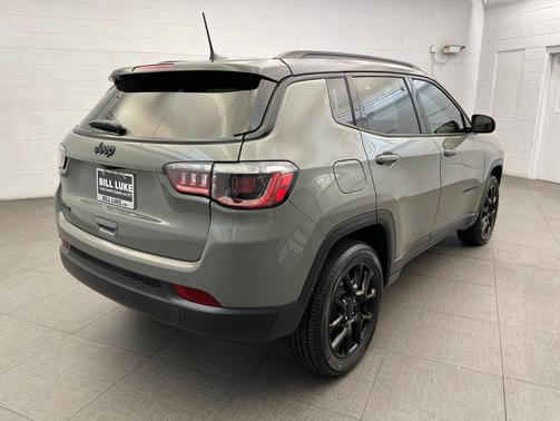 Gray 2024 Jeep Compass Latitude