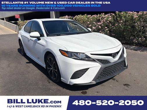 Super White 2018 Toyota Camry SE